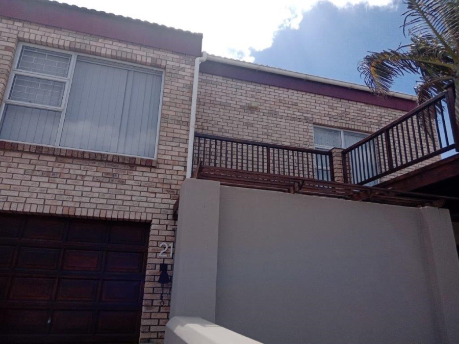 5 Bedroom Property for Sale in Wavecrest Eastern Cape